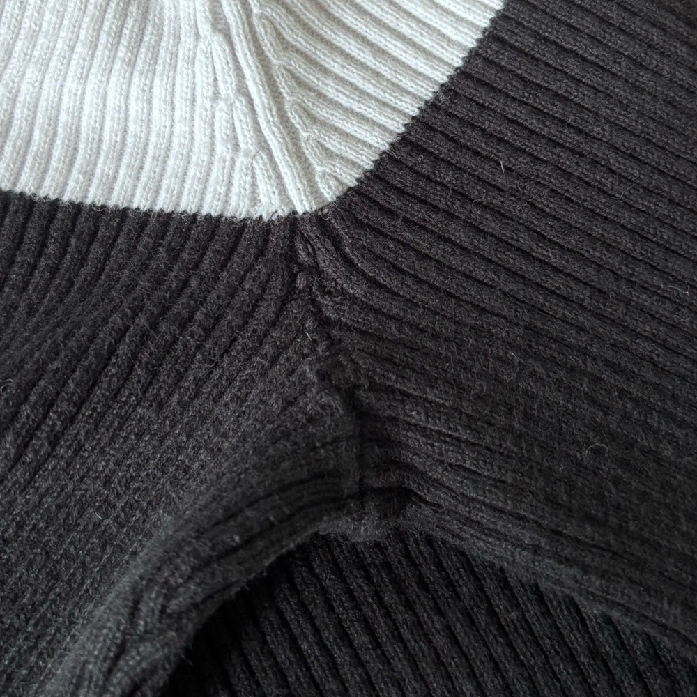 Ralph Lauren Turtleneck Sweater - Picture 9 of 9